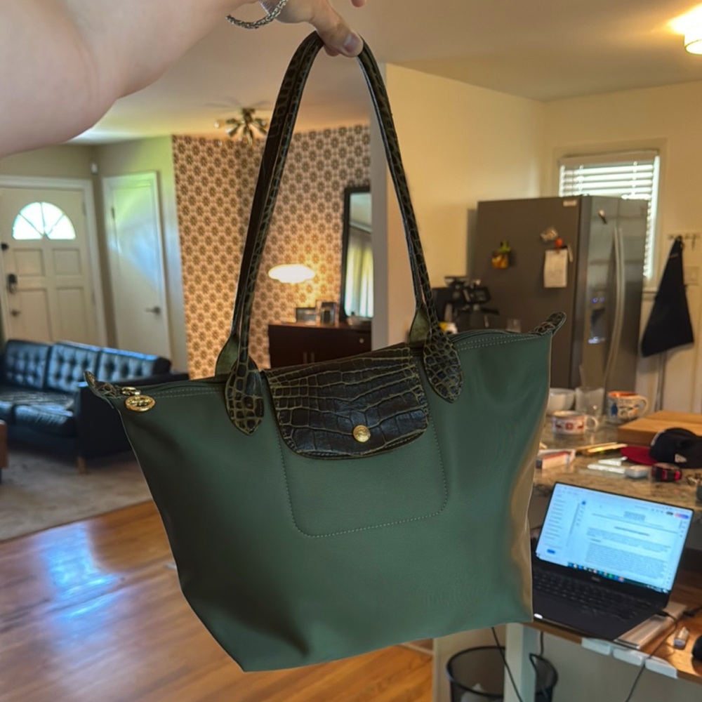 Almost brand new Longchamp Pliage Shoulder Bag Medium